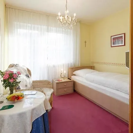 Guest house Garni Regina Goessweinstein