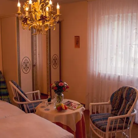 Garni Regina גוסוויינשטיין