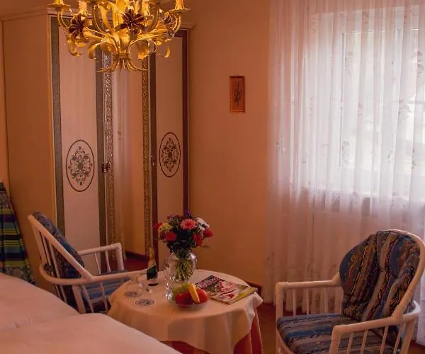Garni Regina גוסוויינשטיין